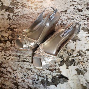 American Eagle silver tone wedge sandals ruffles 7
